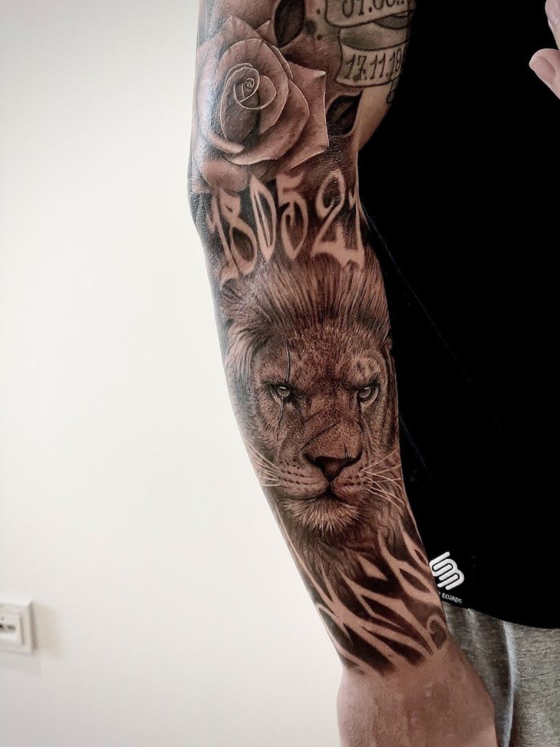 a man with a cover-up tattoo on his arm, frankfurt, germany