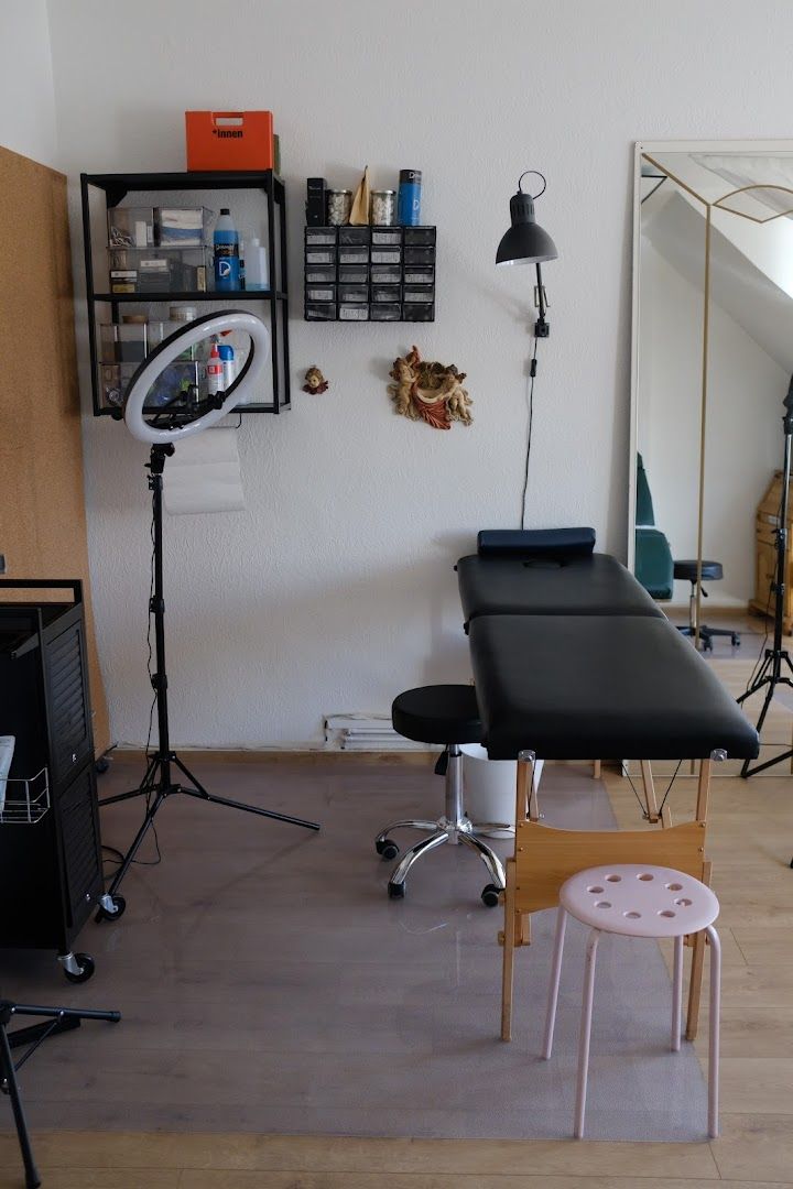 salon table with stool and mirror