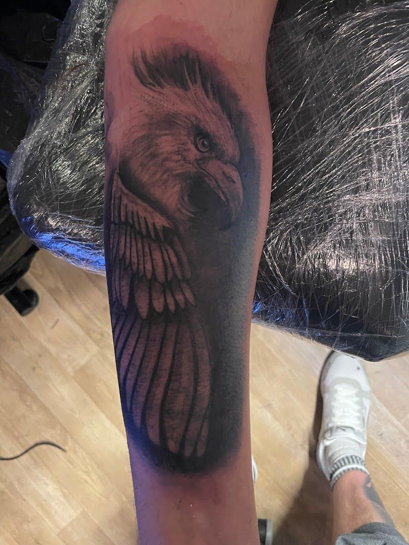 a narben tattoo of a bird on the leg, rosenheim, germany