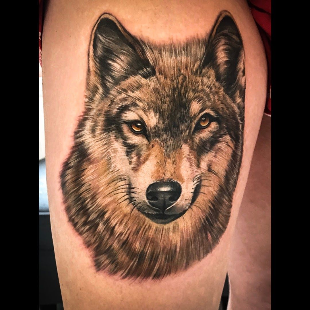 a japanische tattoos in leipzig of a wolf with a black and white background, schwerin, germany