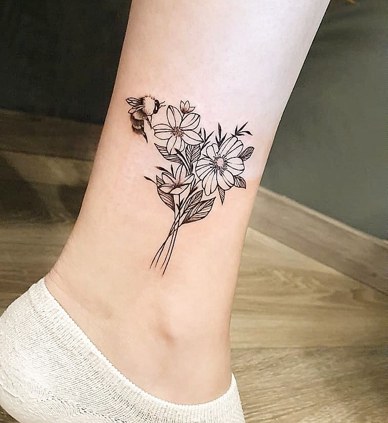 a small flower narben tattoo on the ankle, euskirchen, germany