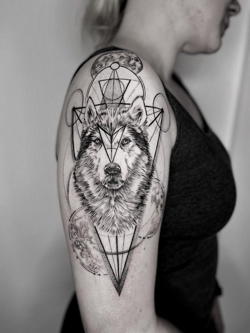 a wolf japanische tattoos in leipzig on the arm, kreisfreie stadt münster, germany