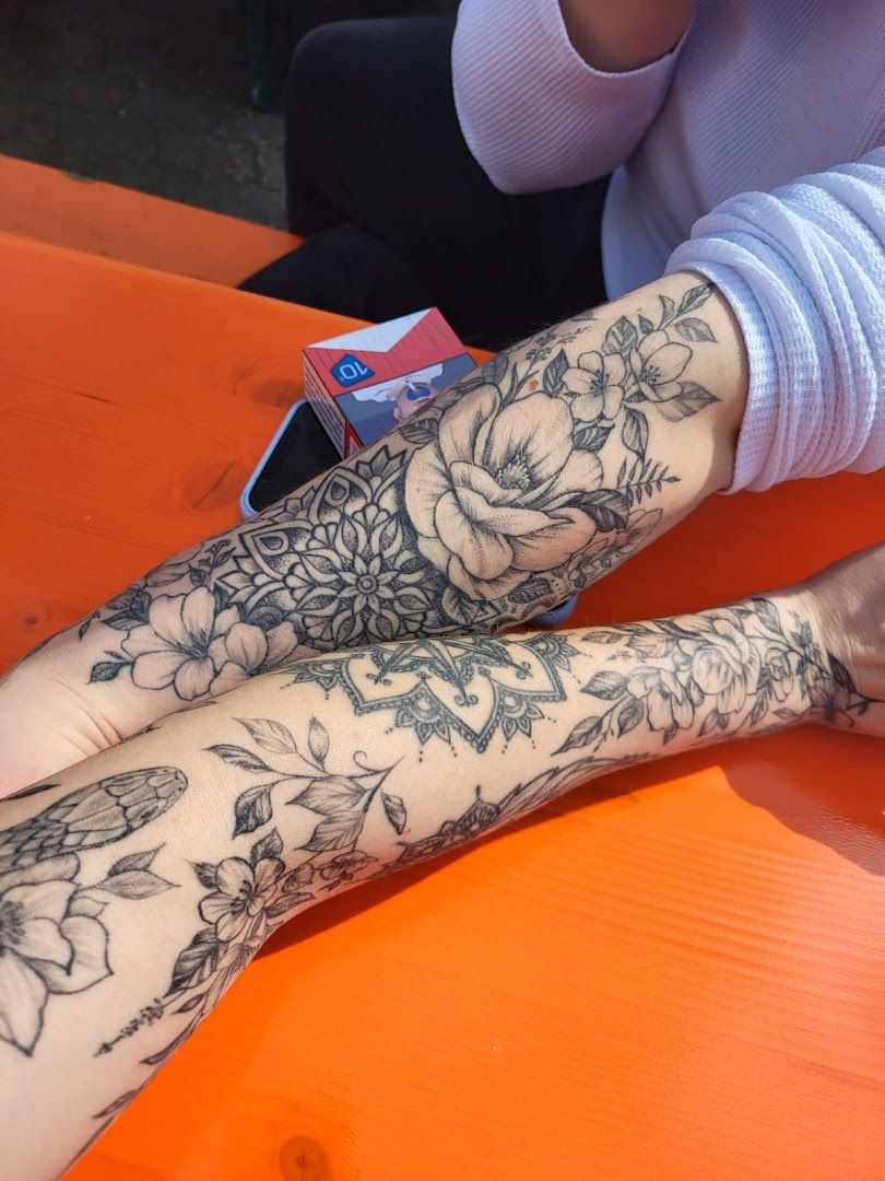 a woman with a japanische tattoos in leipzig on her arm, ebersberg, germany