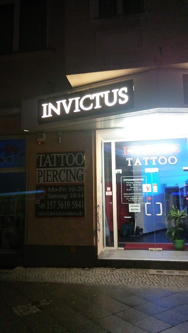 a store front with a sign that says invics