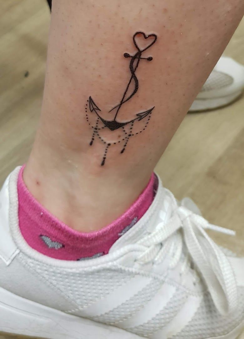 a small anchor narben tattoo on the ankle, oder-spree, germany