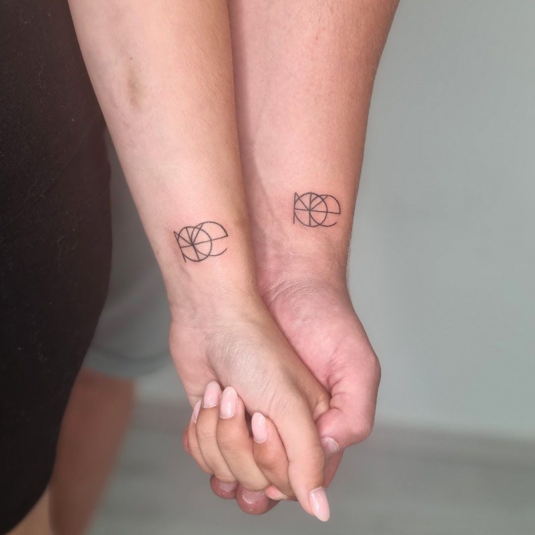 two people holding hands with narben tattoos on their wrists, märkischer kreis, germany