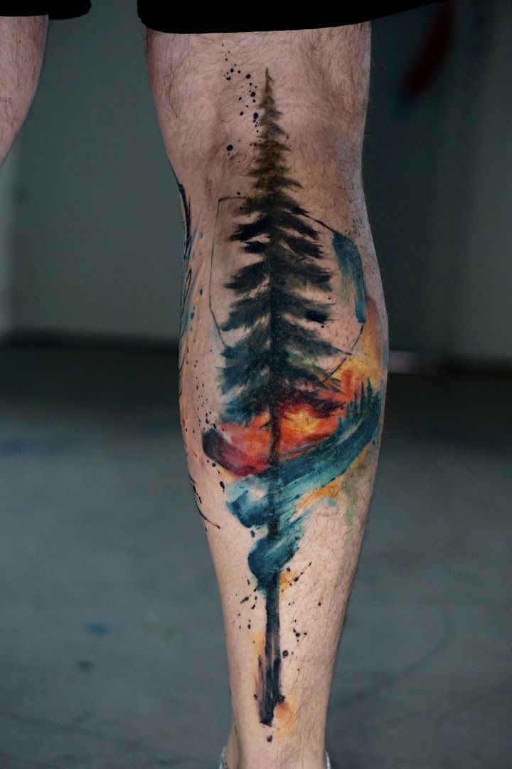 a man's legs with a watercolor japanische tattoos in leipzig, kreisfreie stadt heilbronn, germany