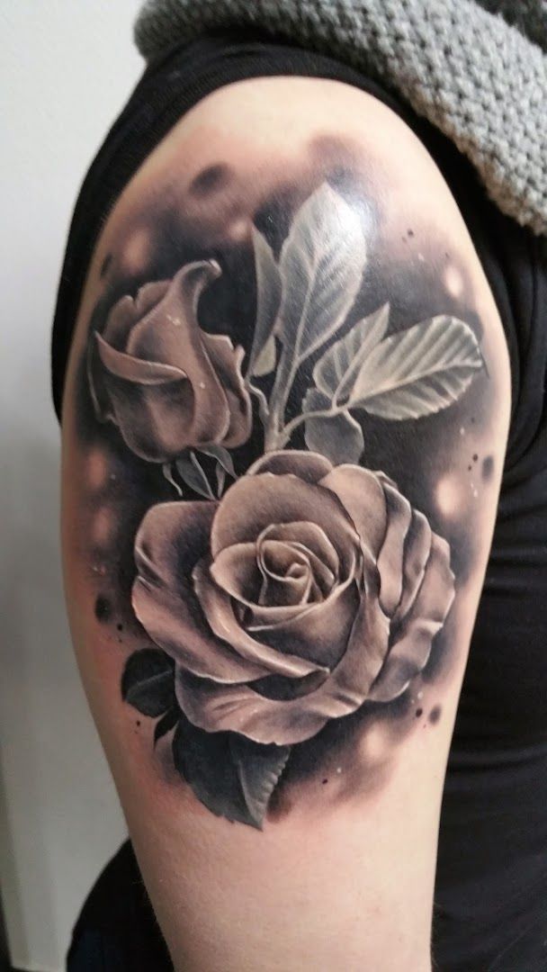 a black and white rose narben tattoo on the arm, nordfriesland, germany