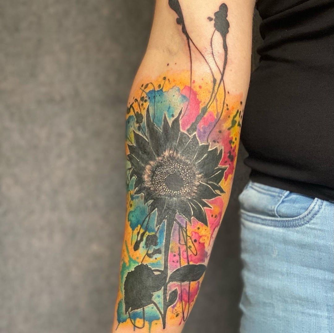 a woman's arm with a watercolor narben tattoo of a sunflower, düren, germany