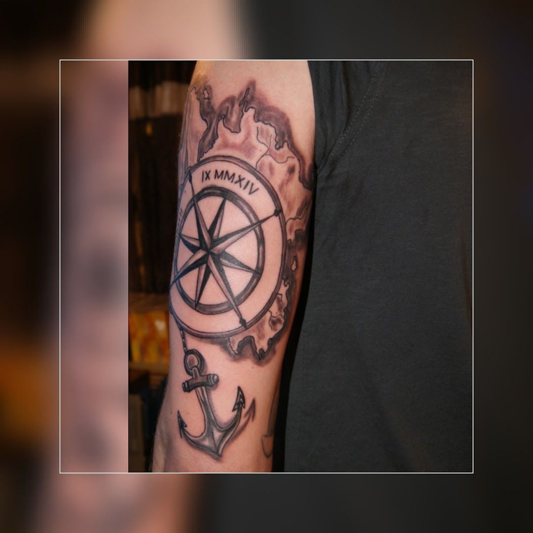 a man with a compass narben tattoo on his arm, ravensburg, germany