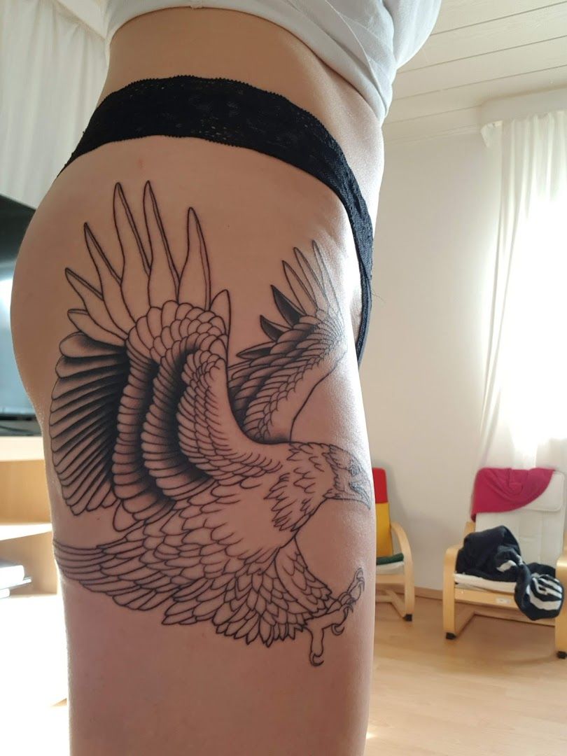 a woman's thigh with a bird narben tattoo on it, giessen, germany
