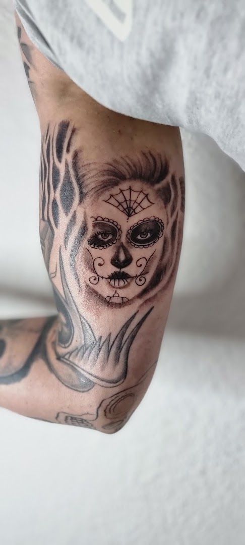 a cover-up tattoo of a slot with a skull on it, peine, germany