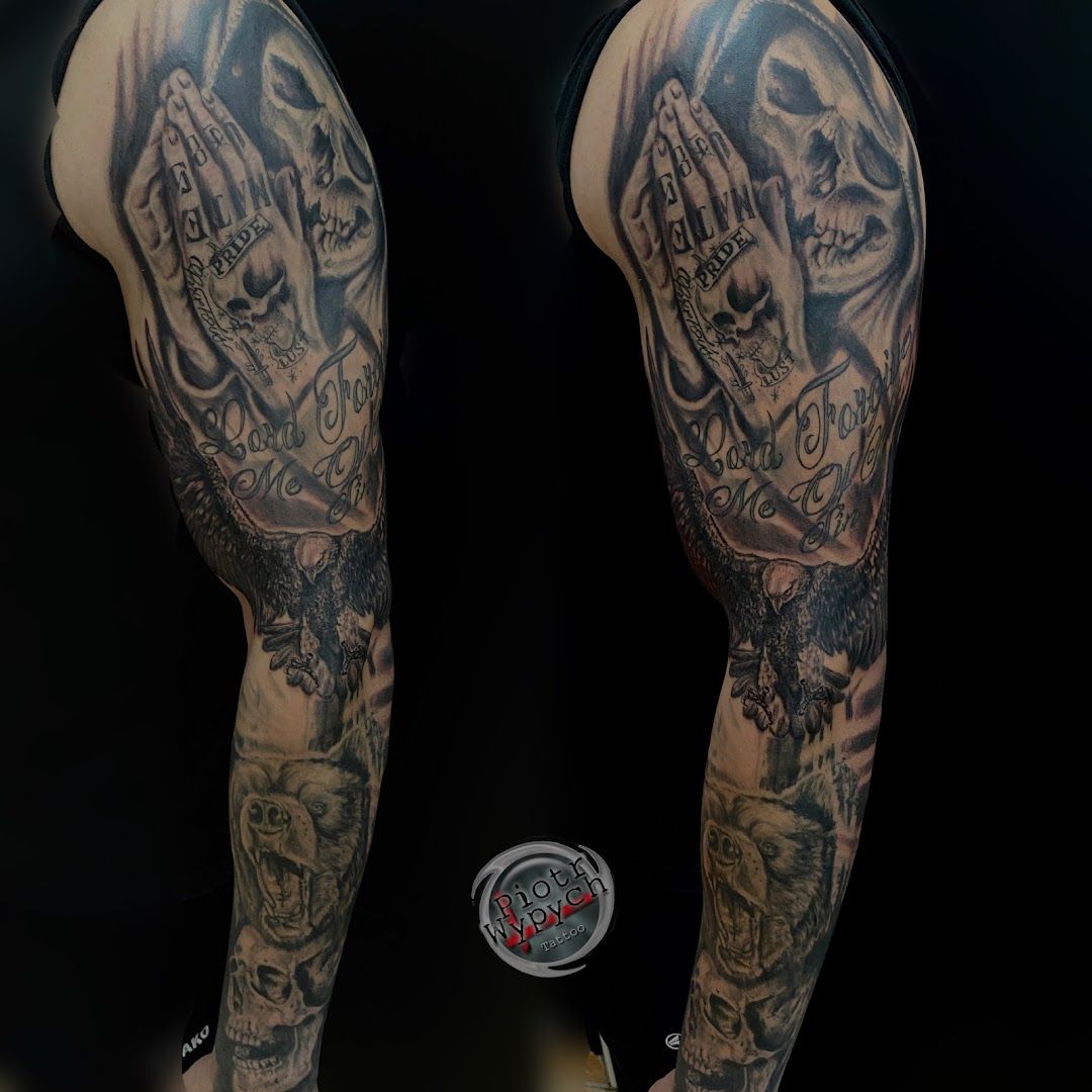 a man with a full sleeve japanische tattoos in leipzig, siegen-wittgenstein, germany