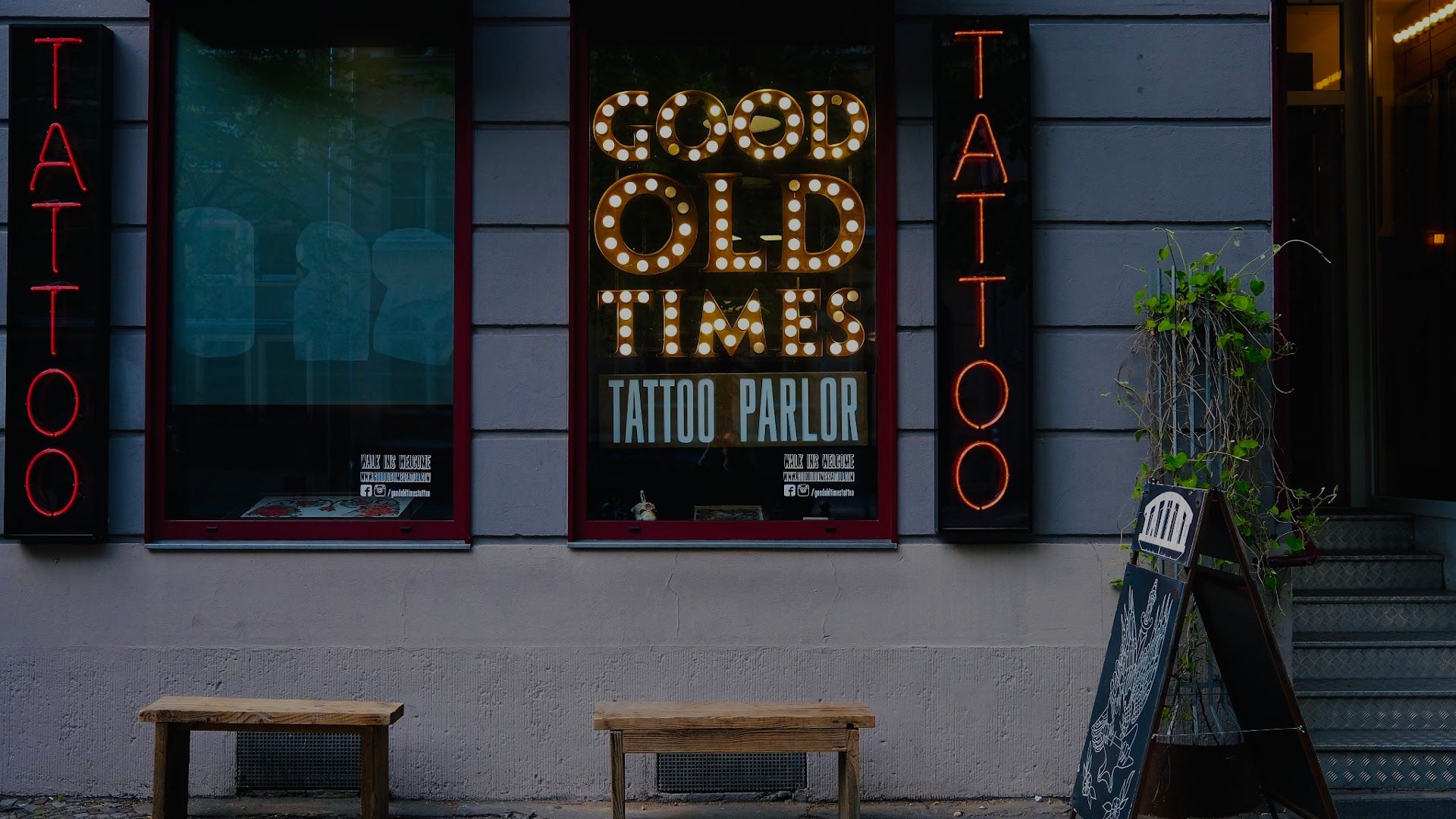 a restaurant with a sign that says tato