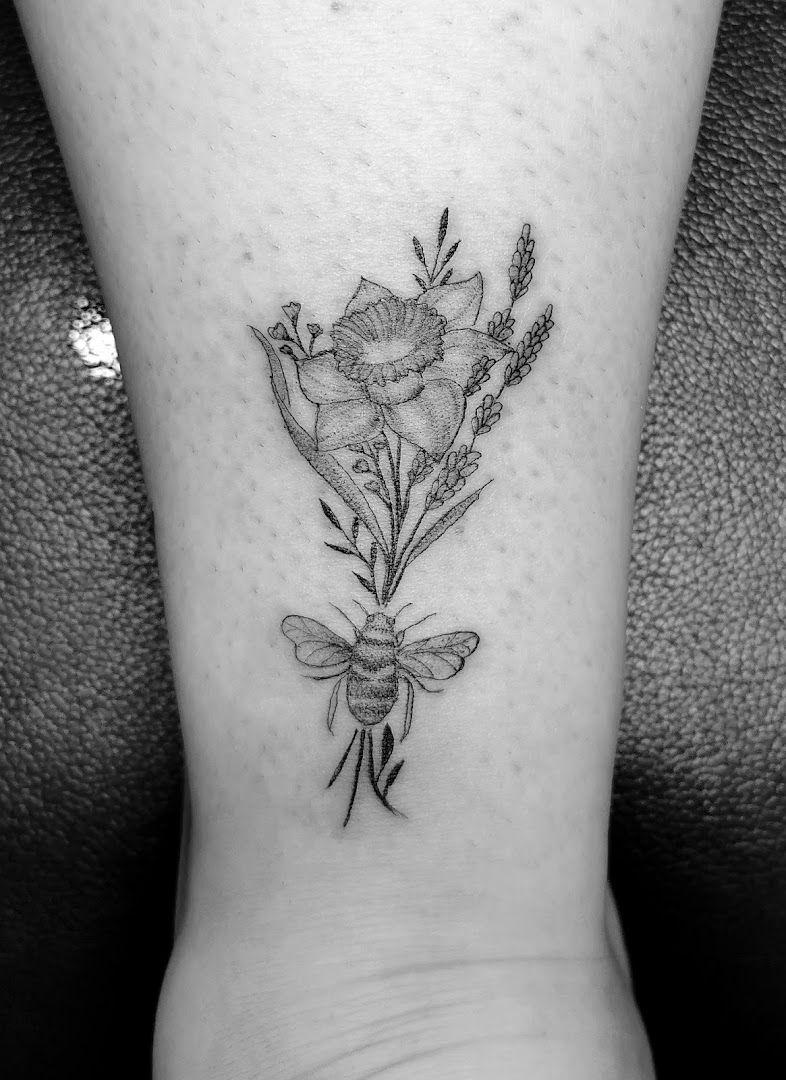 a small flower narben tattoo on the ankle, breisgau-hochschwarzwald, germany