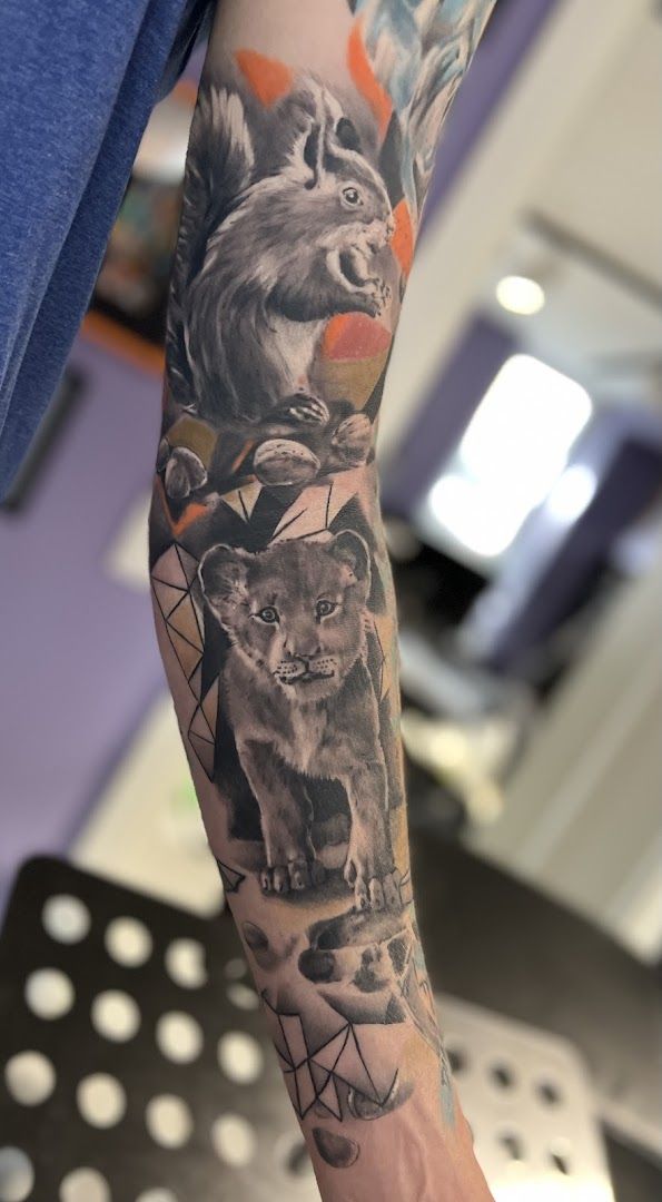 a narben tattoo with a bear and a bear cub, hamburg, germany