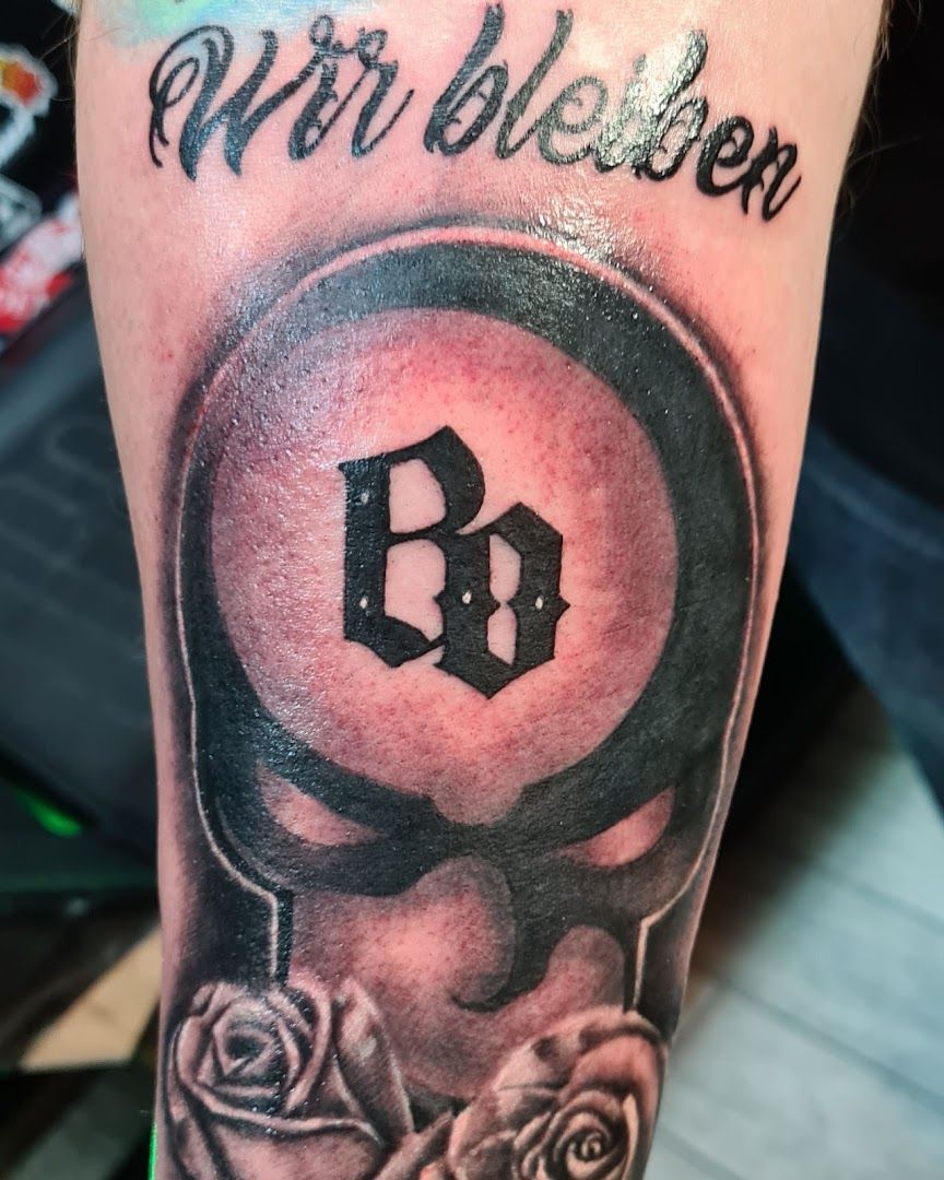 a narben tattoo with the word's in a circle and a rose, kreisfreie stadt oldenburg, germany