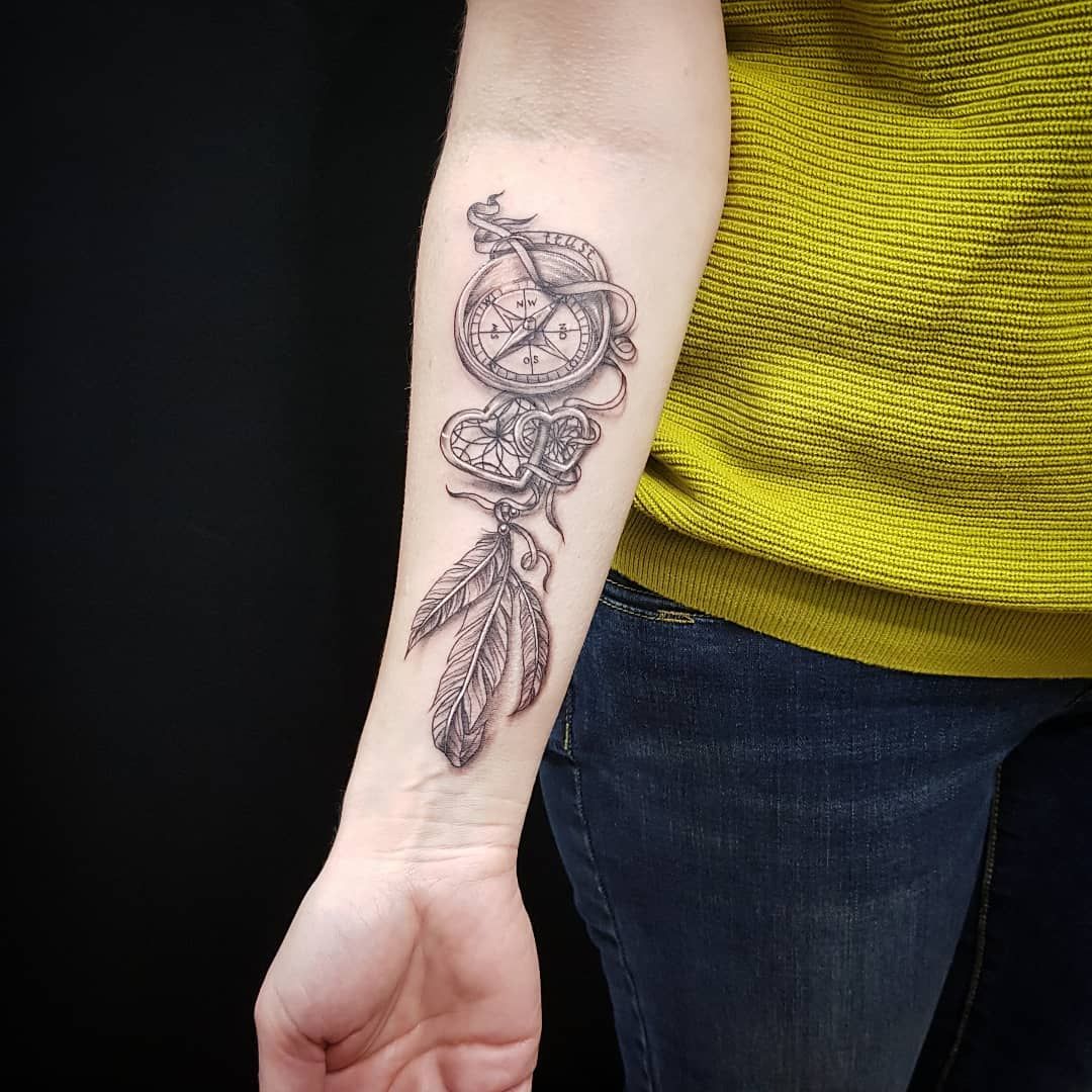 a woman's wrist japanische tattoos in leipzig with a feather and a clock, barnim, germany