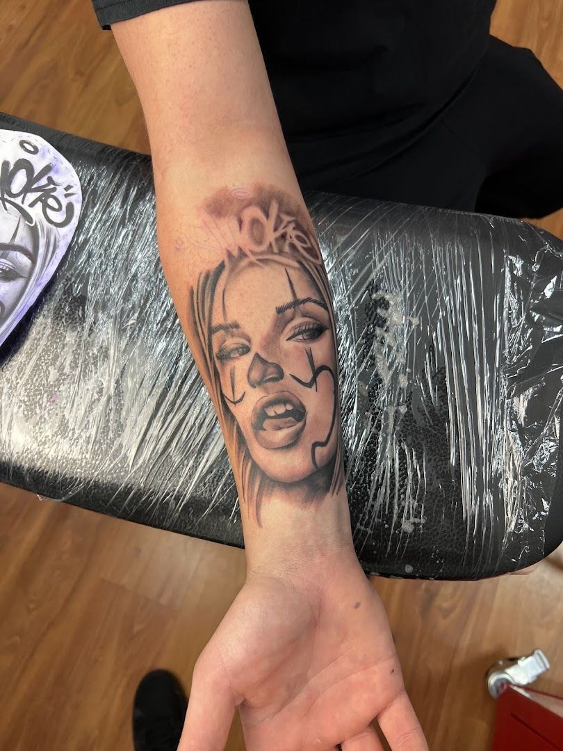 a woman's hand with a narben tattoo of a woman's face, rhein-erft district, germany