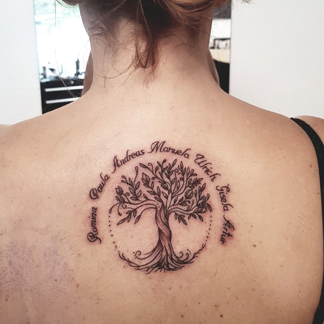a woman with a trashpolka tattoos on her back, bayreuth, germany