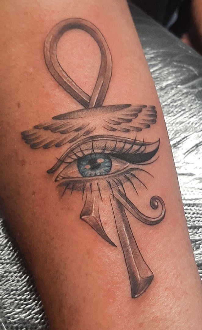 an eye with a ribbon and an eye with a ribbon narben tattoo, bad kreuznach, germany