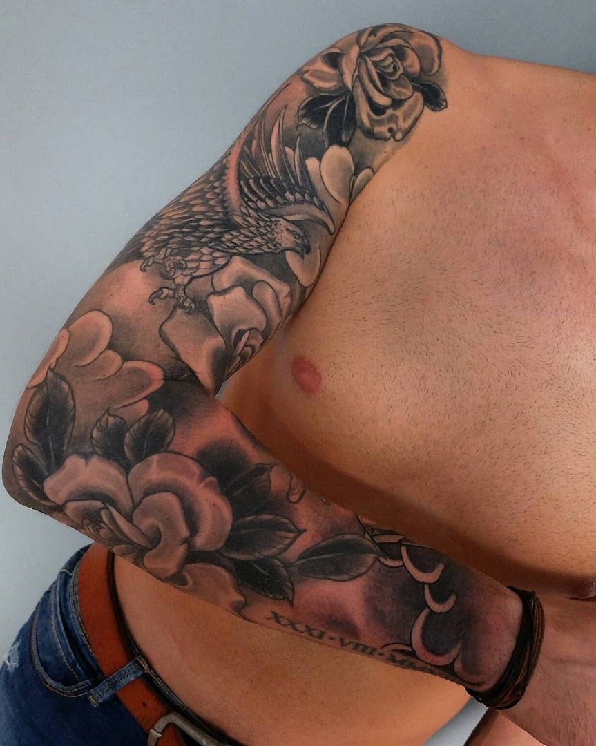 a man with a japanische tattoos in leipzig on his chest, germersheim, germany