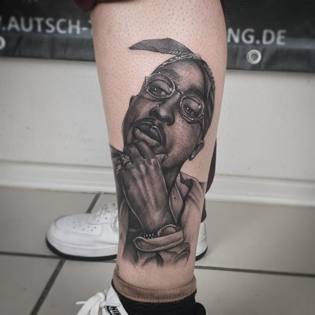 a japanische tattoos in leipzig of a man with glasses on his head, main-spessart, germany