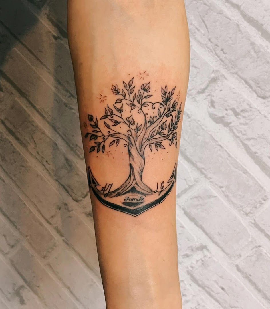 a black and white narben tattoo of a tree with leaves, ostallgäu, germany