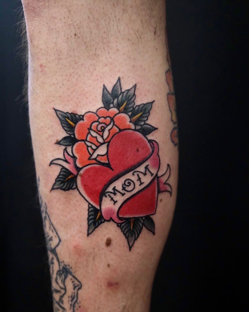 a narben tattoo with a heart and a rose on the leg, berlin, germany