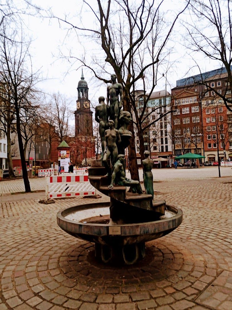 a fountain in the middle of a city square