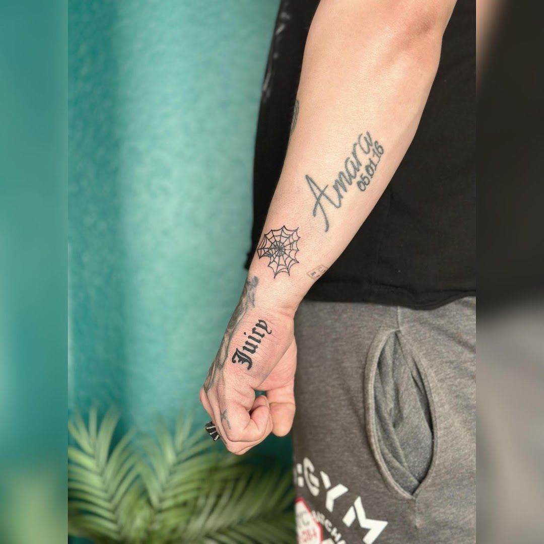 a man with a narben tattoo on his arm, ammerland, germany