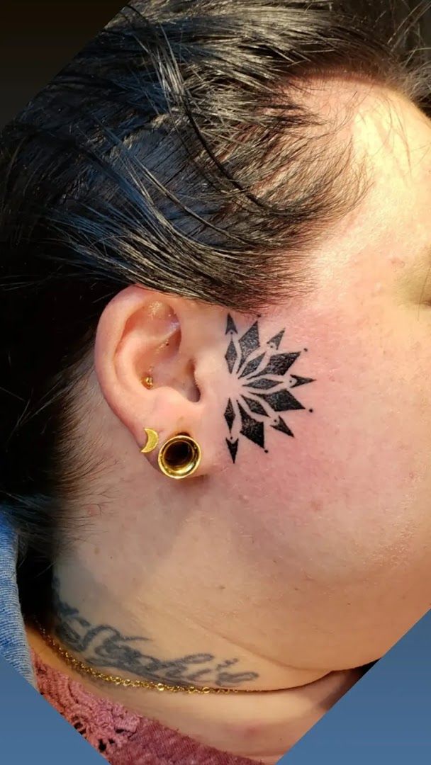 a woman with a narben tattoo on her neck, dresden, germany