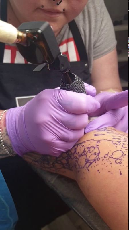 a person getting a narben tattoo on their arm, duisburg, germany