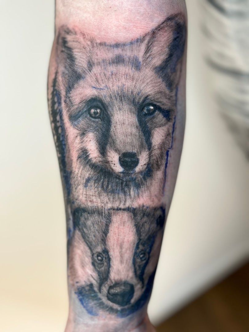 a japanische tattoos in leipzig of a fox with a wolf face on it, alzey-worms, germany