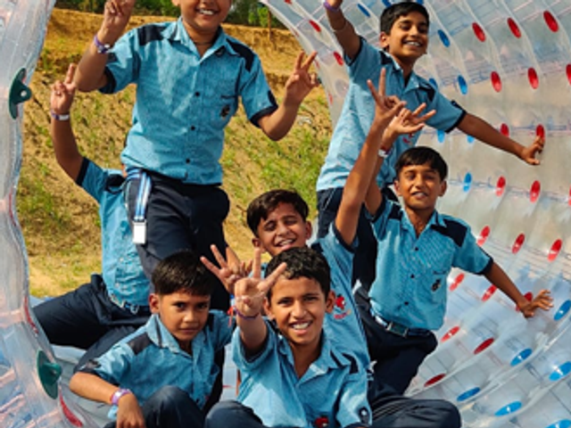 A school group at Rangmanch Farms
