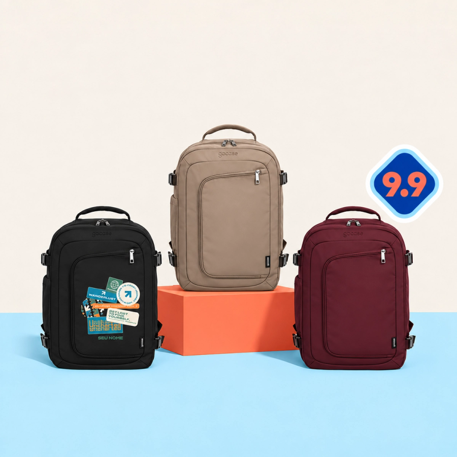 Mochilas Voyage preta e off-white em cenário coral