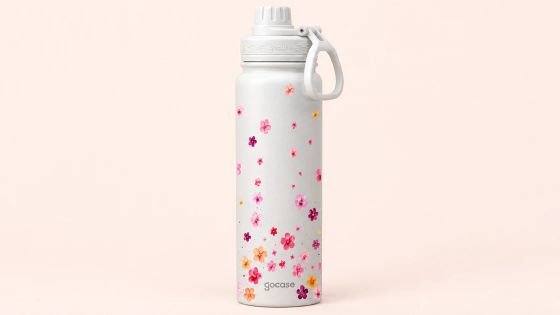 Garrafa Fresh branca com estampa de florzinhas em aquarela