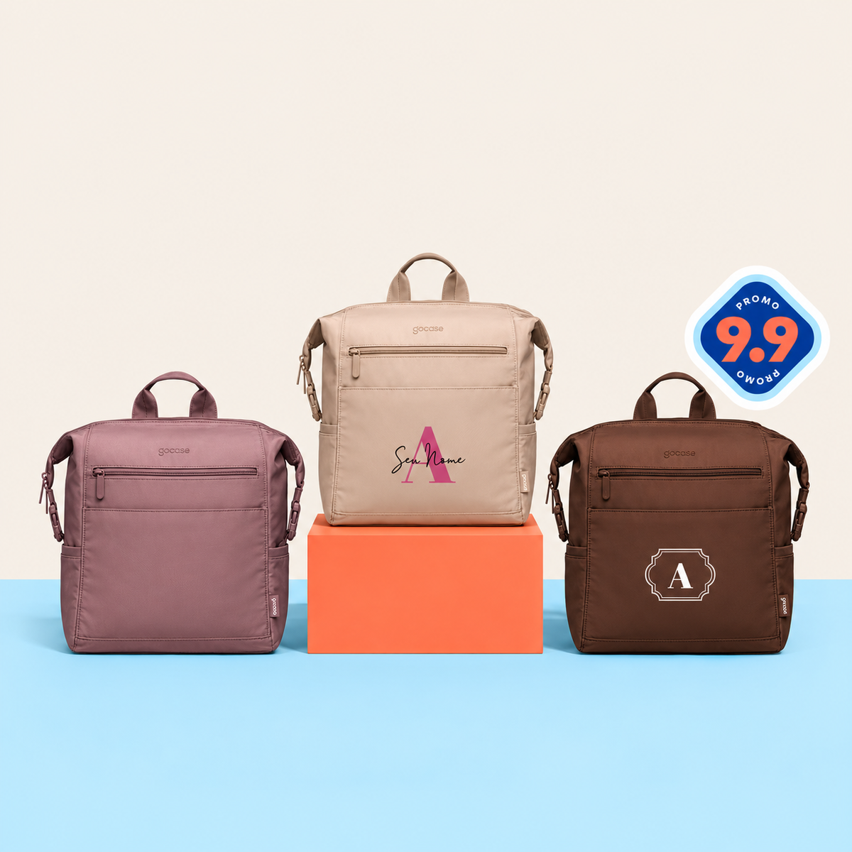 Mochilas Care rosa e bege em cenário coral