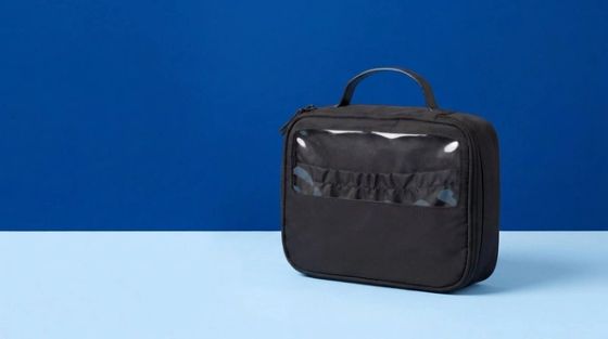 Necessaire Makeup Double preta sobre fundo azul
