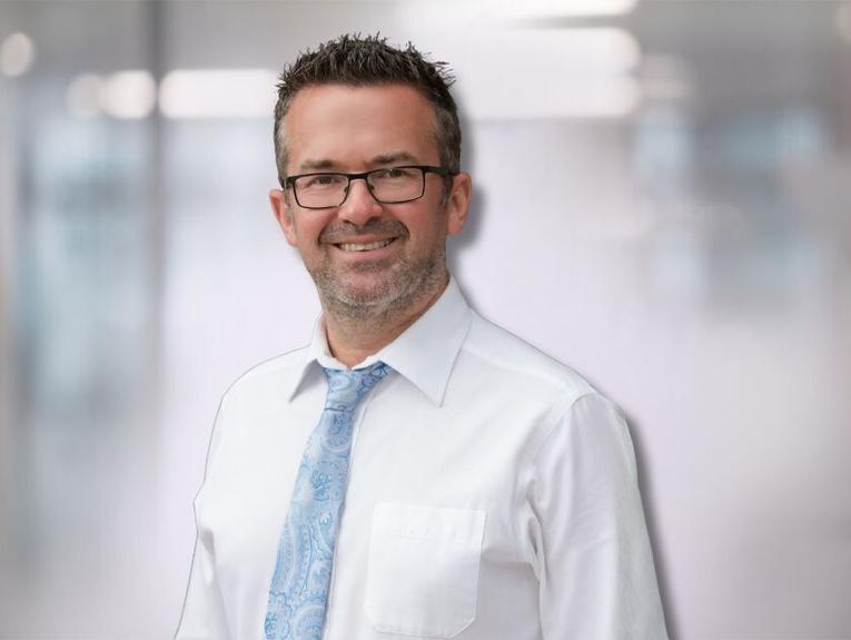 Headshot of Ian Biddington