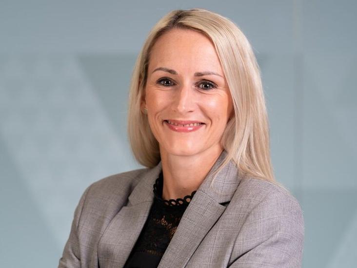 Uk Head Shot Lynne Wilson 003 Col 300dpi