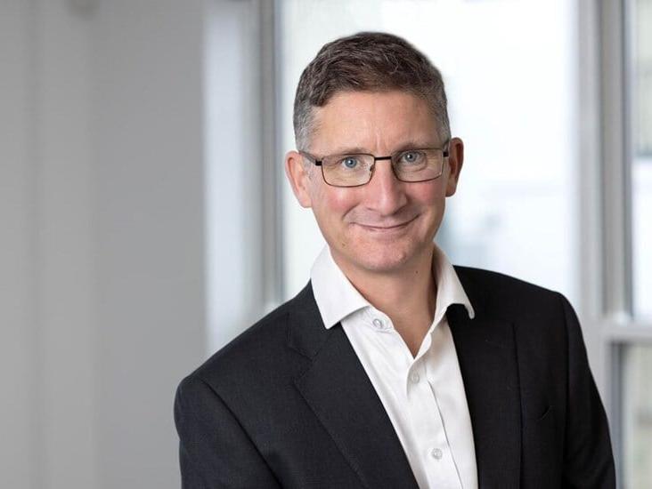Uk Head Shot Neil Elsden Newbury 100123 Sb16 5