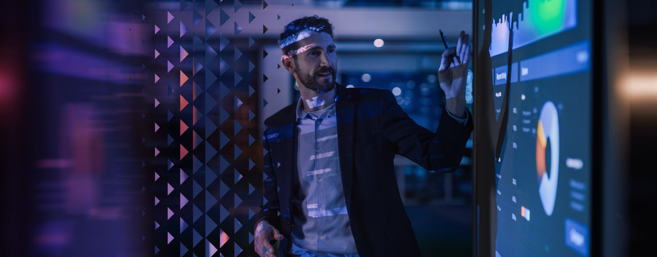 Mies esittelee graafeja