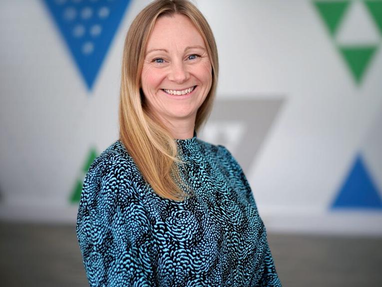 Uk Head Shot Sarah Simpson
