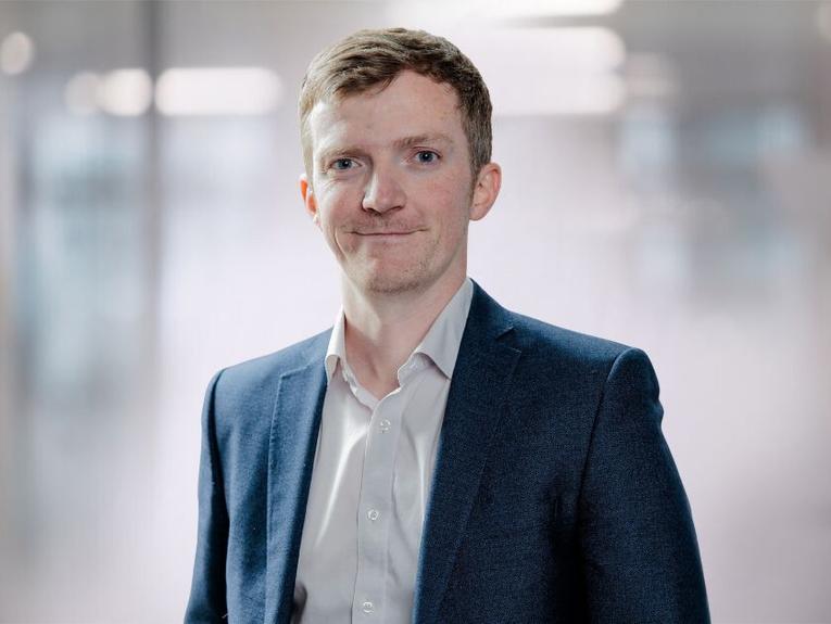 Uk Head Shot Uk Head Shot Gordon Burns 004 Col 300dpi 1