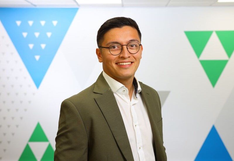 Uk Head Shot Charles Appleby