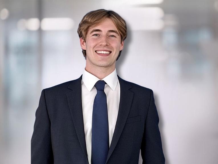 Headshot of tom holmes