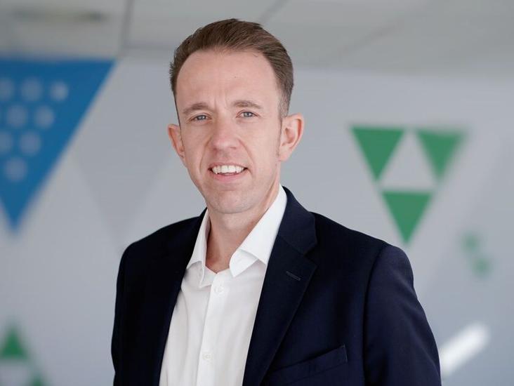 Uk Head Shot Jeff Cavanagh