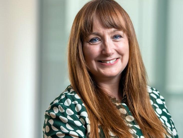 Uk Head Shot Debbie Saunders Pc020 1