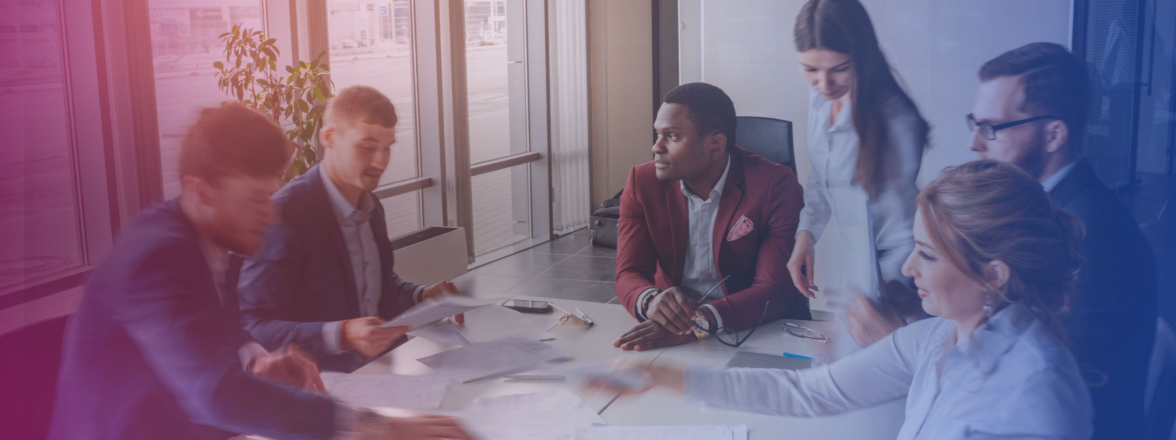 people_meeting_discussing